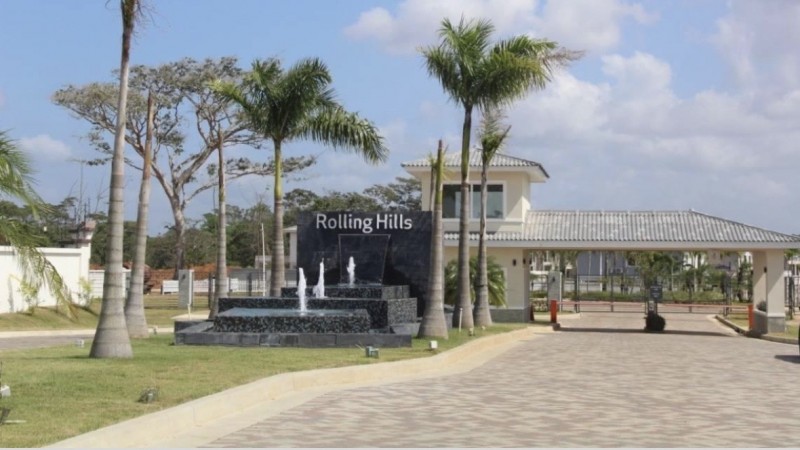 Rolling hills entrance 