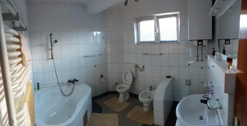 1stFL-Bathroom