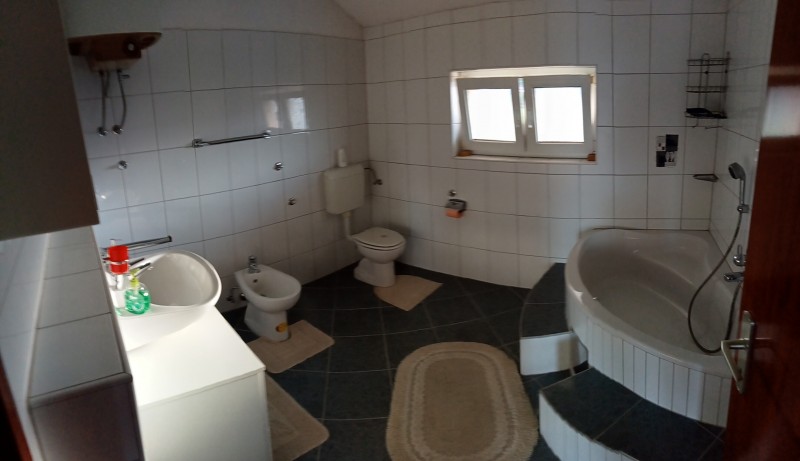 2ndFL-Bathroom