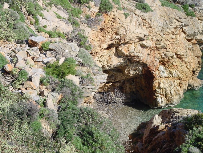 cave of private bay
